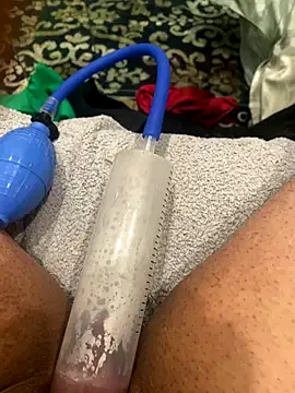 [9 Nov 05:28] Public Show — filmik FTMJuicyThickClit69, modela(-lki) na kamerkach