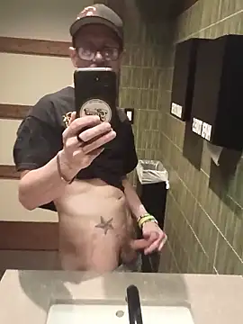 [11 May 15:34] Public Show - video by Youguessedit7 cam model