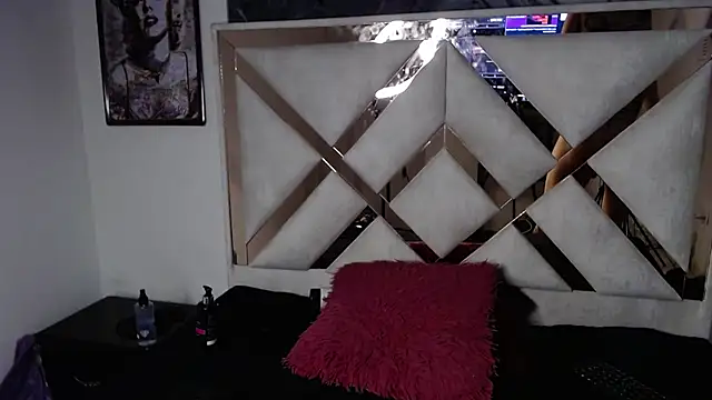 Do you want to see it closer?😏 - video by tael_novacs cam model