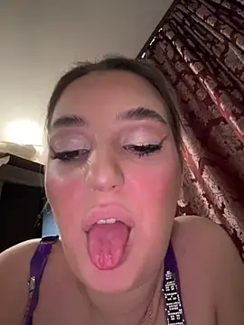 [27 Jan 14:40] Public Show – video od webkamerové modelky Marisaaasss