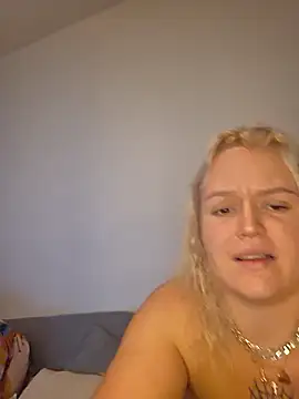 ma pose repas - video by ladychat69 cam model