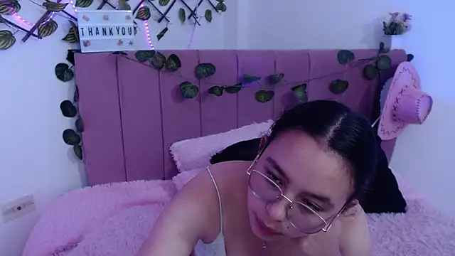 [25 Nov 23:53] Public Show - amaris_ferrer主播的视频