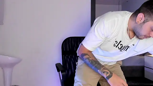 mee - video by Ethan_Greys cam model