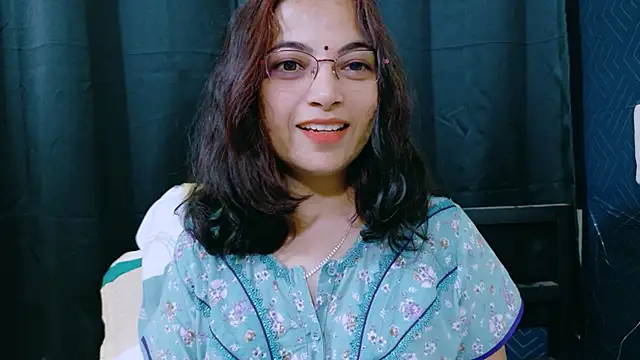 [23 Nov 18:23] Spy Show - vidéo du modèle de showcams niha40