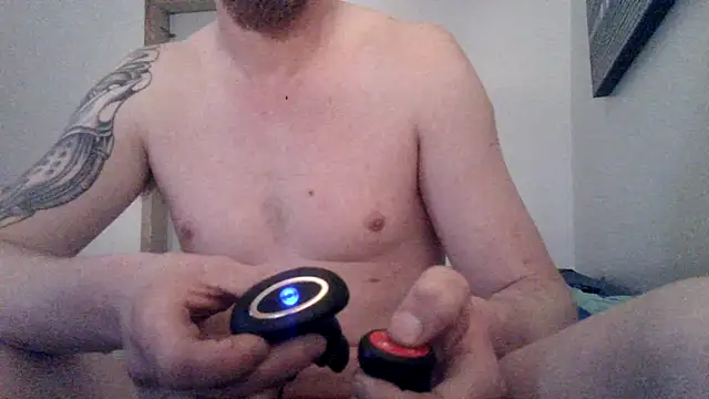 [11 Mar 04:58] Public Show - video van Redheadstud cam-model