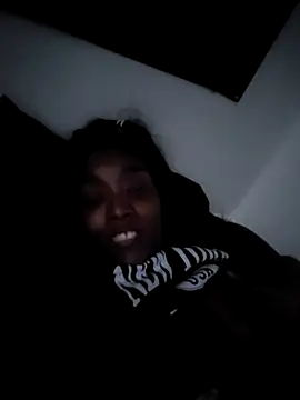 [4 Feb 12:49] Public Show – видео вебкам-модели VenezuelaLuxeNoir