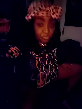 [15 Mar 02:49] Public Show – video od webkamerové modelky VenezuelaLuxeNoir