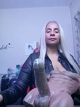 Mistress BJ+Riding sex doll – video od webkamerové modelky LaReineCleo