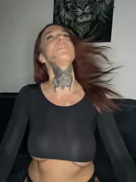 Versauter Dirty Talk und Pussy - video by SexyInkedMiilfxx cam model