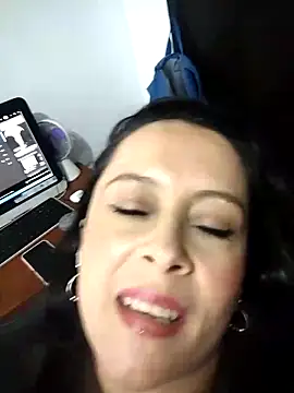 Squirt and hot - video by danielita1414 cam model