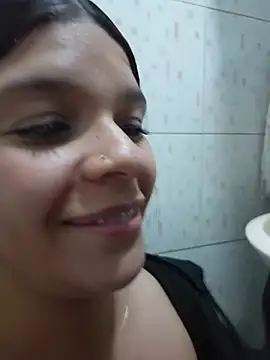 I swallow all of his milk - video di Layla-daring modella di cam