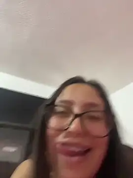 fingers and pleasure - video av LyaRose cam-modell