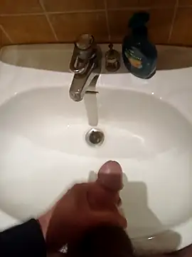 Cum more in bathroom - video av Peter059006 cam-modell
