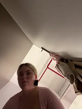 Fucked her ass with a dildo in the fitting room– KateBurlesk kameramodell videója