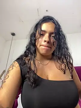 Doggie in close up ass – video af Ambar85 cam-model