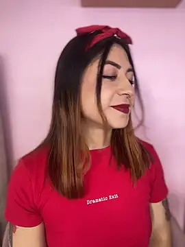 Stiptease and twerk - video by MaddieHunter cam model