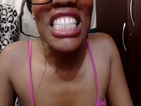 crazy teeth show - video av sweetcandyx24 cam model