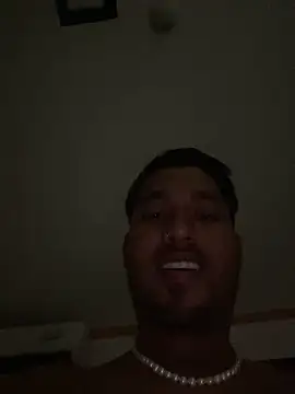 [29 Nov 06:44] Public Show - video by Venesexo cam model