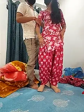 Doggy and missionary show 😉 – видео вебкам-модели Somya_Rishi