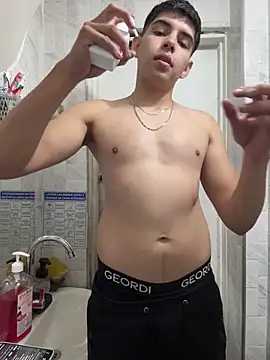 cream envmi sexy body 🥵 - vidéo du modèle de showcams Johan_stick