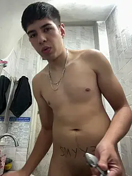 plu in my ass 🥕🍑 - vidéo du modèle de showcams Johan_stick