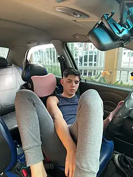 my feet in the car 🚘🦶 - vidéo du modèle de showcams Johan_stick