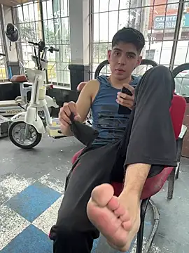 🦶🏻my feet at work - vidéo du modèle de showcams Johan_stick