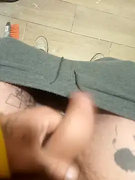 [5 Dec 23:18] Public Show - video by Valencianoo411 cam model