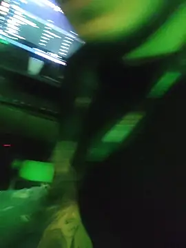 [7 Dec 00:37] Public Show – видео вебкам-модели GideonCartie