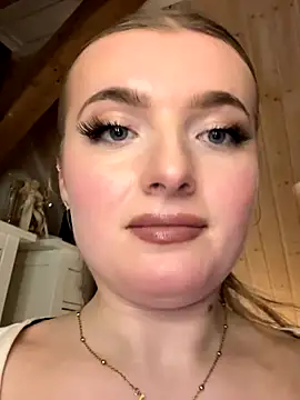 Boobs + 🤭 - video di MilaLuxe modella di cam