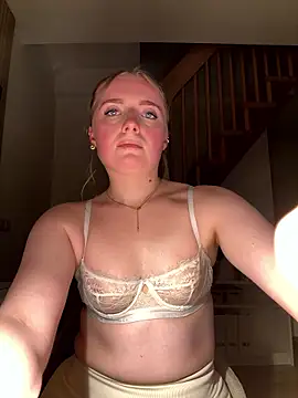 Ich zieh mich für dich aus und fingere meine pussy — filmik MilaLuxe, modela(-lki) na kamerkach