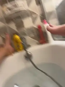 🔥🔥🔥 GÉMISSEMENTS bain - video di Deborahoff modella di cam