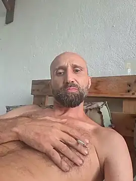 [14 Dec 06:46] Public Show - video by illann97126 cam model