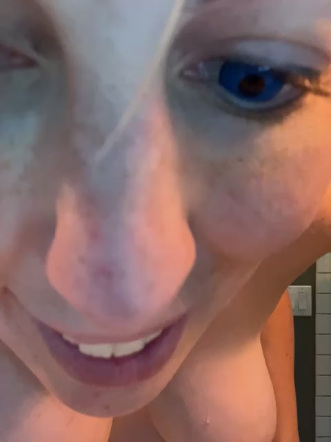 Saturday Shower Full Body Dancing and Smiling ! Blonde Model ! I love you! :)– CelestialRuby kameramodell videója