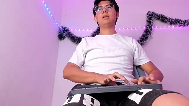 [11 Jan 21:00] Private Show - відео від вебкаммоделі king_Eric30