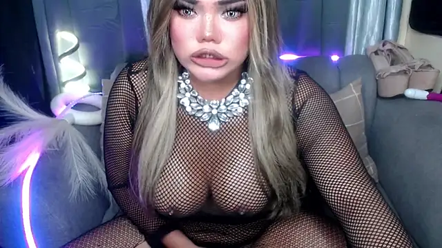 [10 Dec 22:30] Private Show - video by AlwaysHornyMia cam model