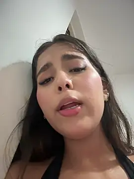 PLAYING IN THE BATHROOM OF THE MALL...⚠️⚠️ - video oleh Valeria-escobar kamera model