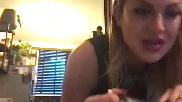 you pick a dildo for me and I fuck my pussy with it - vídeo de GymMilf modelo de câmara