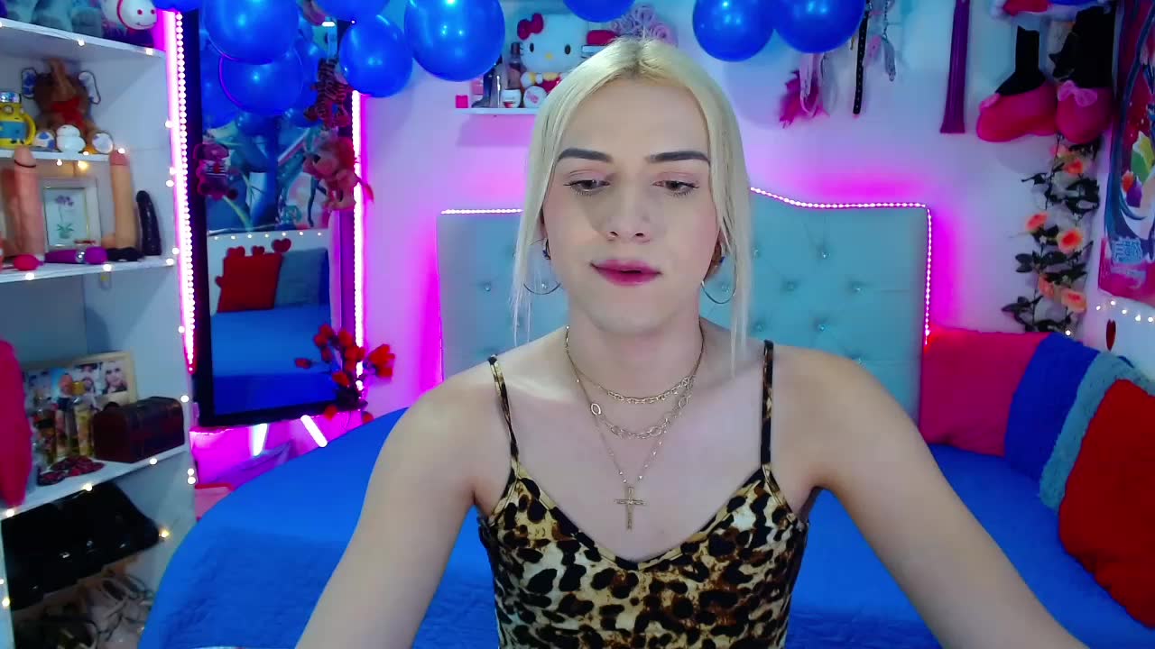 [12 Jun 18:31] Private Show - video by golden_girl01 cam model