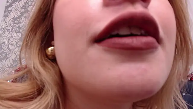 She fucks her pussy and rides her ass towards the camera - vídeo de _naughty_angel_ modelo de câmara