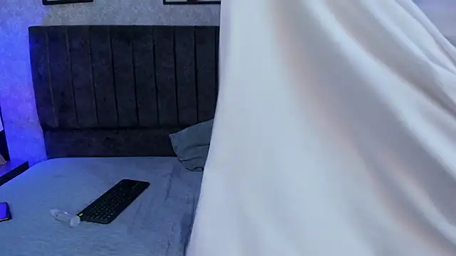 INDIAN ROLL－カメラキャストのAmbar_Baker_7の動画