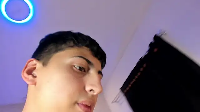 MAKE A LOT OF SQUIRT 💦－カメラキャストのAmbar_Baker_7の動画