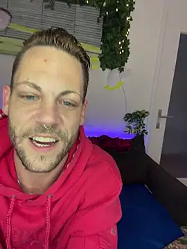 Naked Wank－カメラキャストのRobbigcumの動画