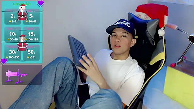 SHOWING MY BODY - video di Luky_twink modella di cam