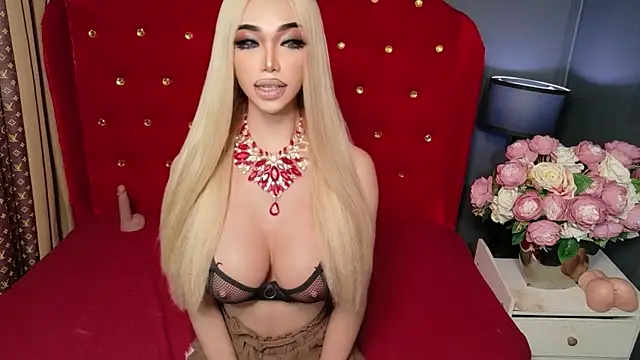 RIDING 8 INCHES COCK TILL CUM - vidéo du modèle de showcams CelinaWintour