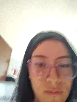 Milk is leaking in the kitchen - video di mara_adiction modella di cam