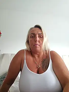 Getting naked and playing - video của người mẫu cam theblondecocklover