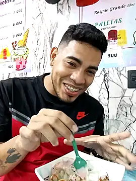 Eating delicious ice cream and a very hot private room 🥵😈😈🥵🎁 — filmik Moreno_latino_sex, modela(-lki) na kamerkach