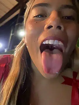 Backyard Temptation - video av MiaSizzle cam model