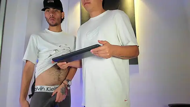 Kisses so hot and rub dicks